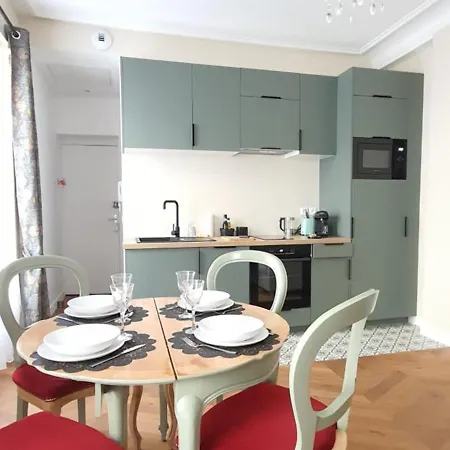 2 Pieces Calme A 300m Du Chateau Apartment